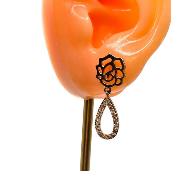 Pierced Floral Teardrop Dangle Earrings R&R Small Surgical Butterfly Gold Tone - Picture 3 of 9